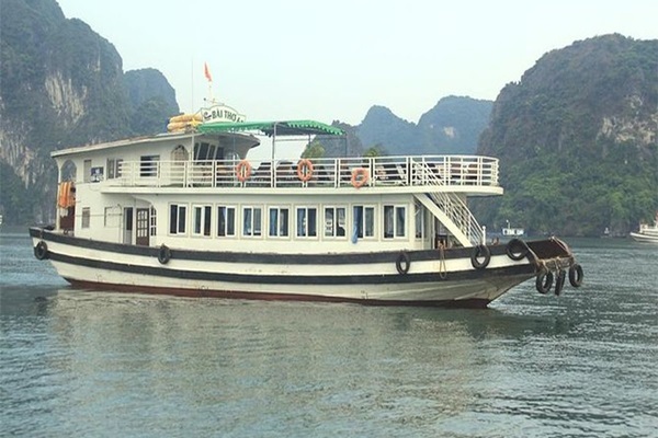 Superior Halong Bay Day Tour with 6 Hour Cruising