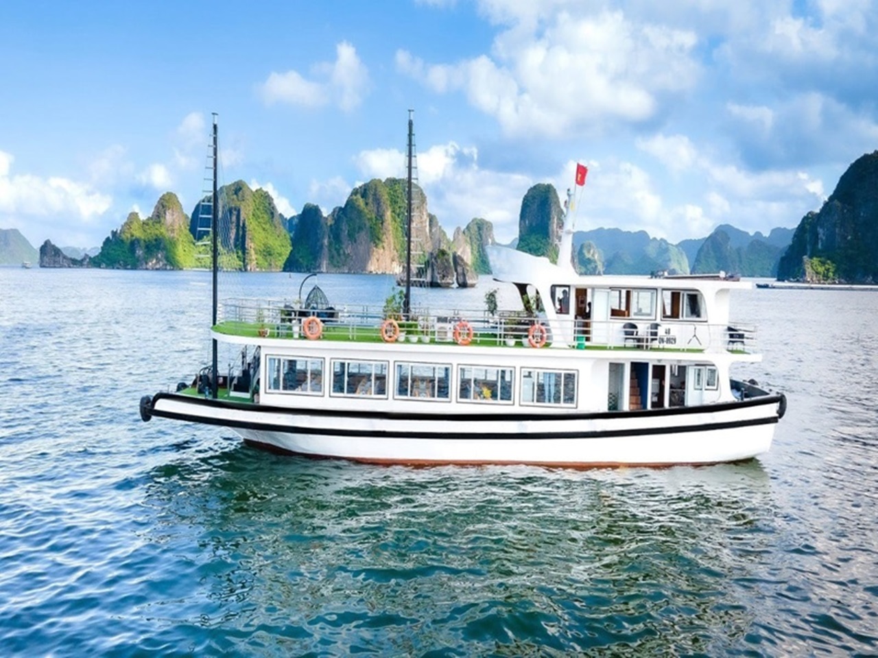 Deluxe Halong Bay Day Tour 6Hour Cruise with Buffet Lunch Limousine Bus Small Group
