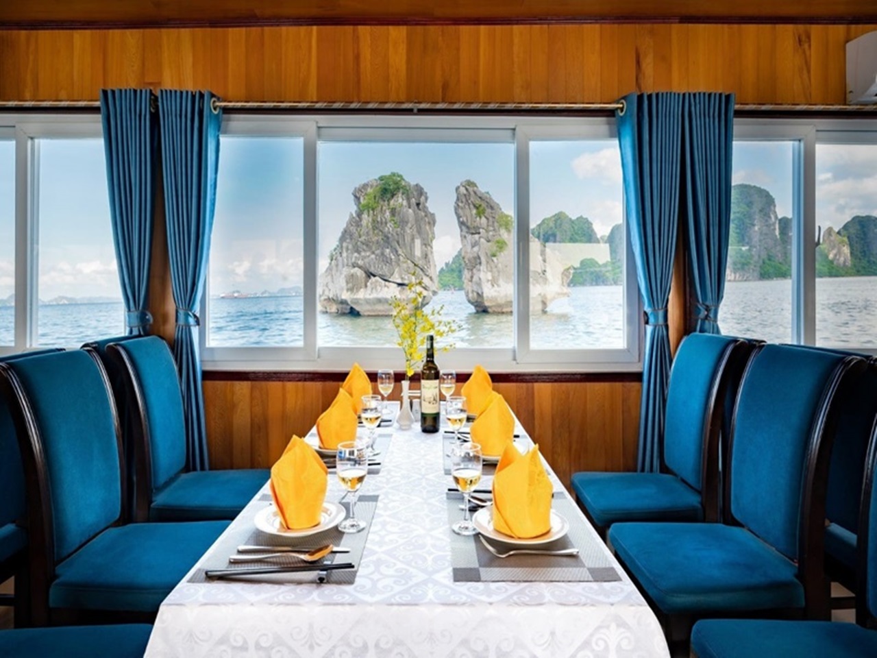 Deluxe Halong Bay Day Tour 6Hour Cruise with Buffet Lunch Limousine Bus Small Group