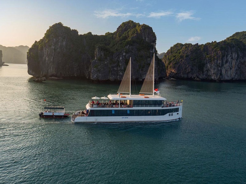 Jade Sails – A Most Luxury Halong Bay & Lan Ha Bay 8 Hours Cruising