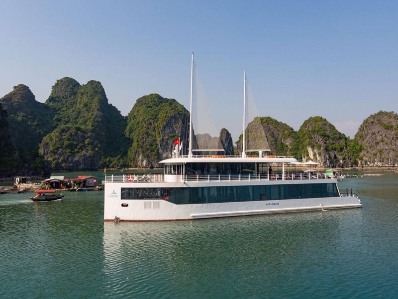 Jade Sails – A Most Luxury Halong Bay & Lan Ha Bay 8 Hours Cruising