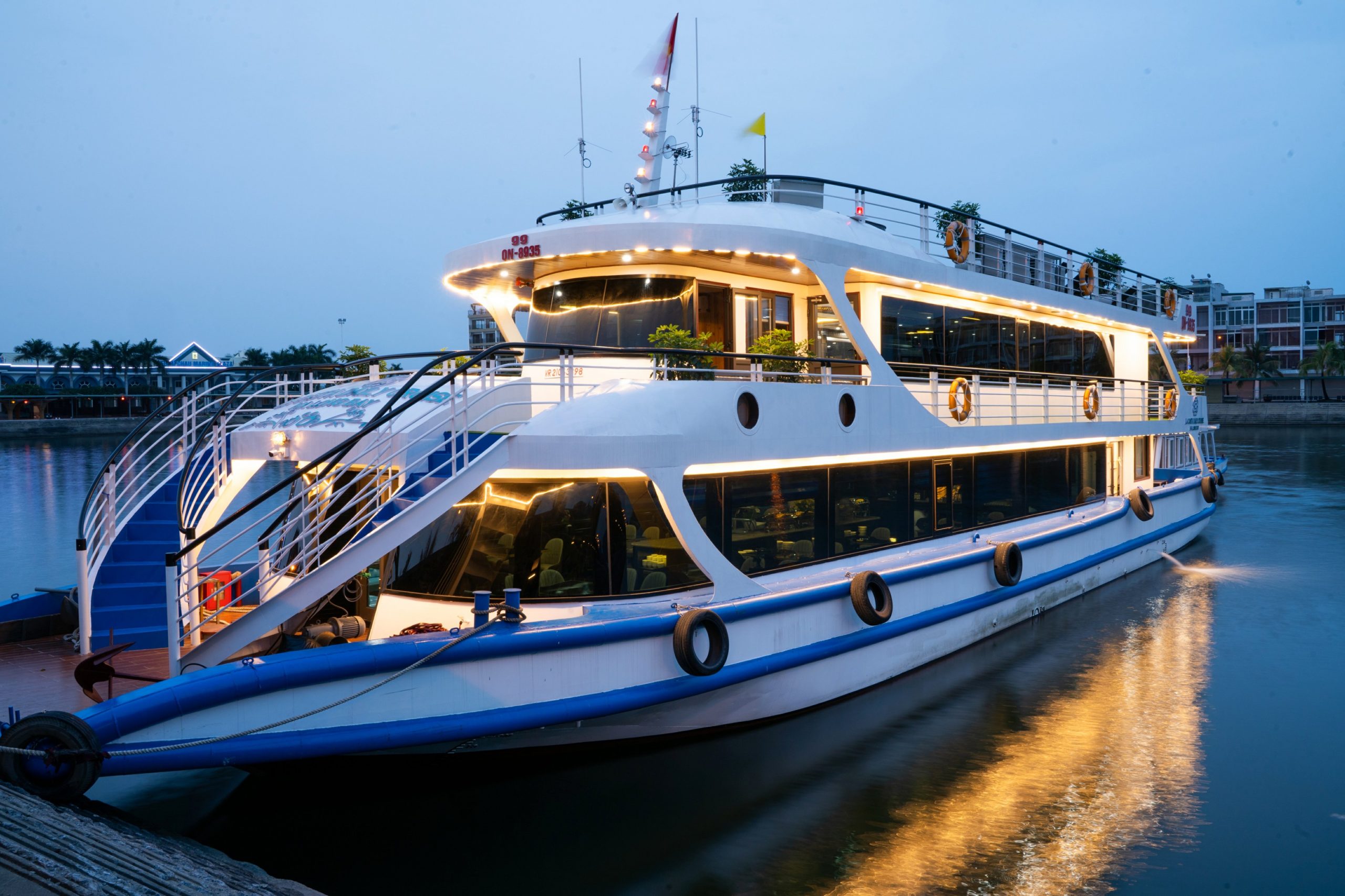 La Casta Daily Luxury Halong Bay Cruise – 8 Hours Cruising – Limousine Bus