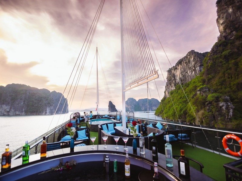 Amethyst Cruise – A Luxury Daily Cruise in Halong Bay – 7 Hours Cruising