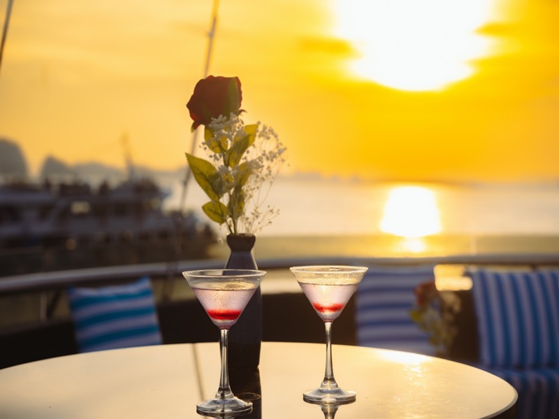 Amethyst Cruise – A Luxury Daily Cruise in Halong Bay – 7 Hours Cruising